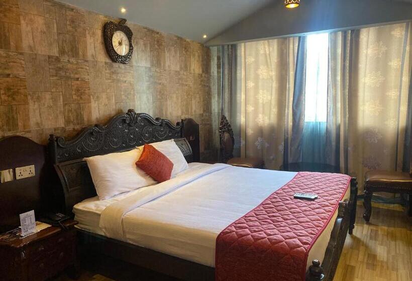 Номер Стандарт, Hyders Park  The Luxury