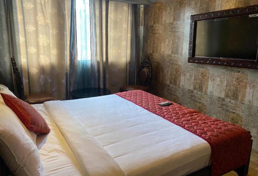 Номер Стандарт, Hyders Park  The Luxury