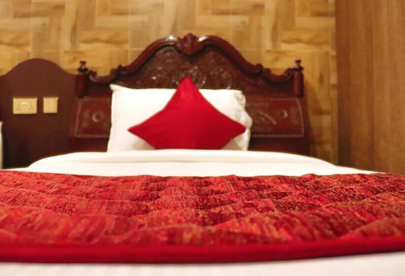 Номер Стандарт, Hyders Park  The Luxury