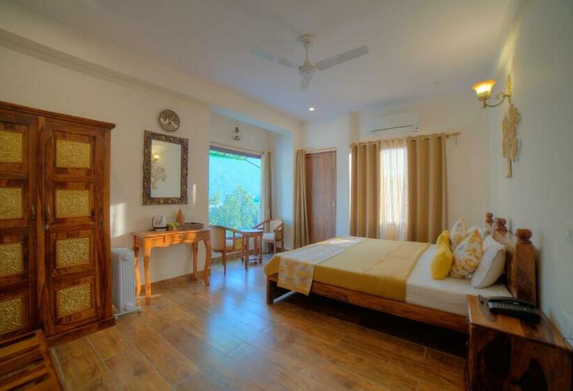 اتاق لوکس, Yogved Hospitality & Resort