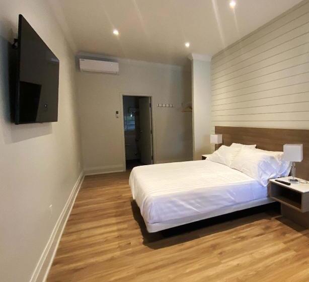 디럭스 룸, Colonial Hotel & Suites