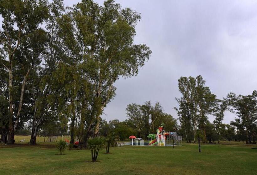 Номер Superior, Howard Johnson Resort & Convention Center Ezeiza