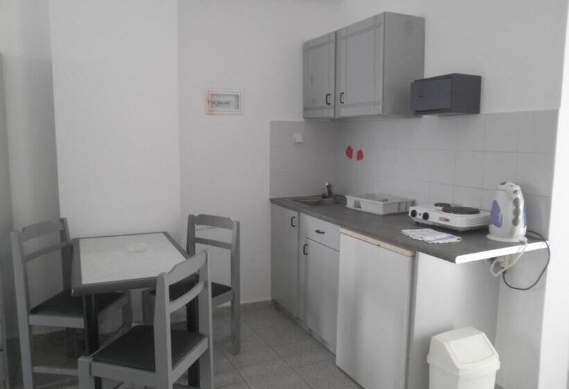 استودیوی استاندارد, Haridimos Apartments