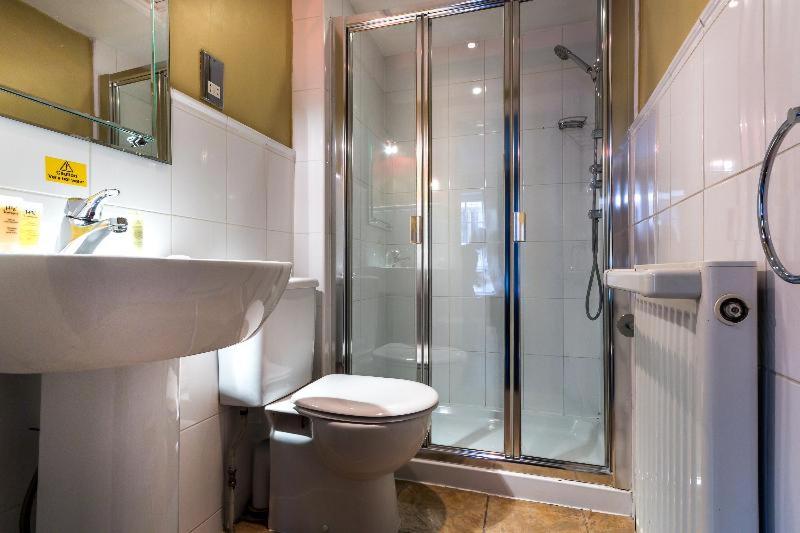 Номер Стандарт, Guy Fawkes Inn