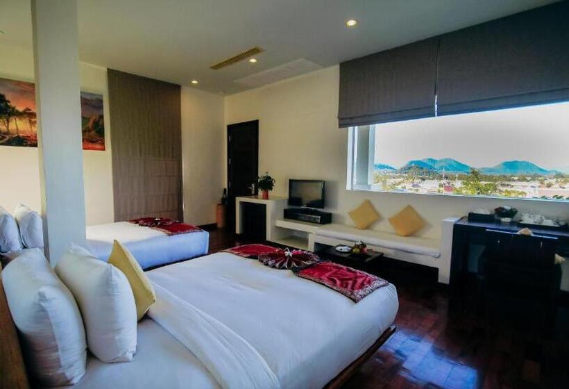 اتاق لوکس با تخت بزرگ, Luang Prabang View