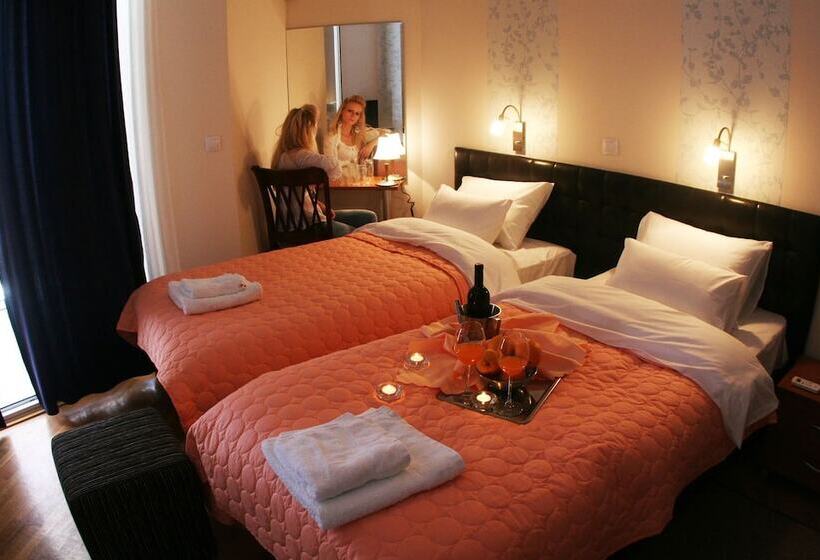 اتاق استاندارد, Orange Inn