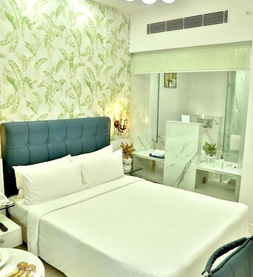 Номер Superior, Sarovar Portico Naraina,