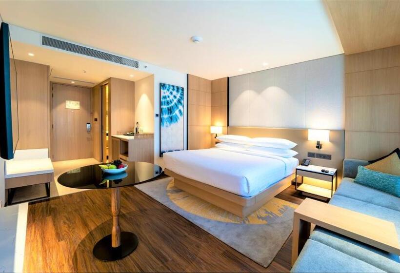 اتاق دلوکس با تخت کینگ و چشم‌انداز شهر, Courtyard By Marriott Vadodara