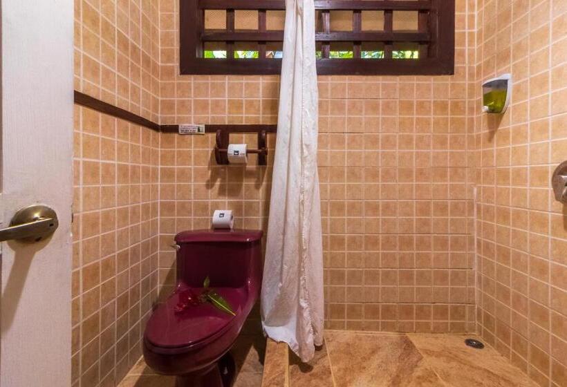 بنجلو قياسى 3 غرف نوم, Namuwoki Lodge