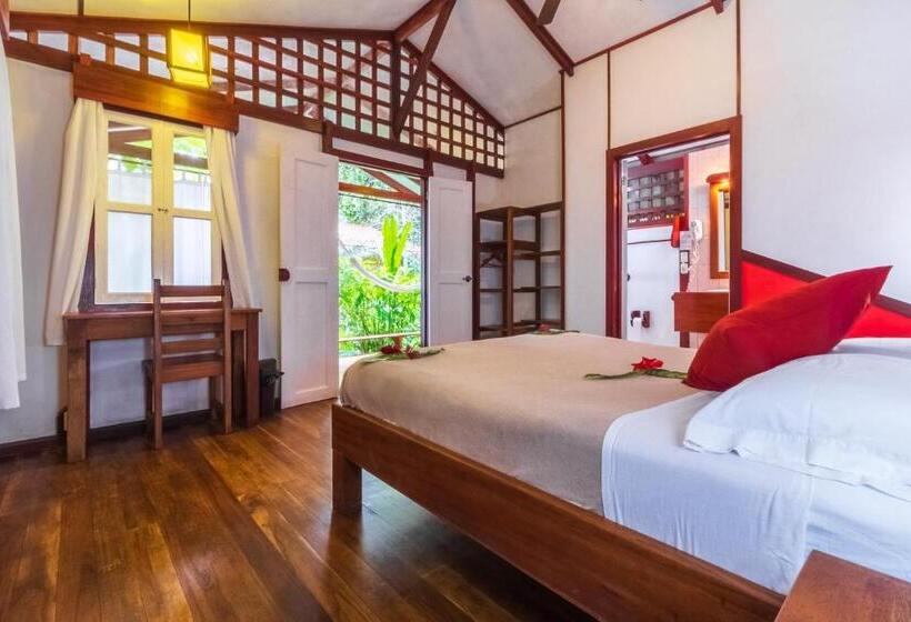 بنجلو قياسى, Namuwoki Lodge