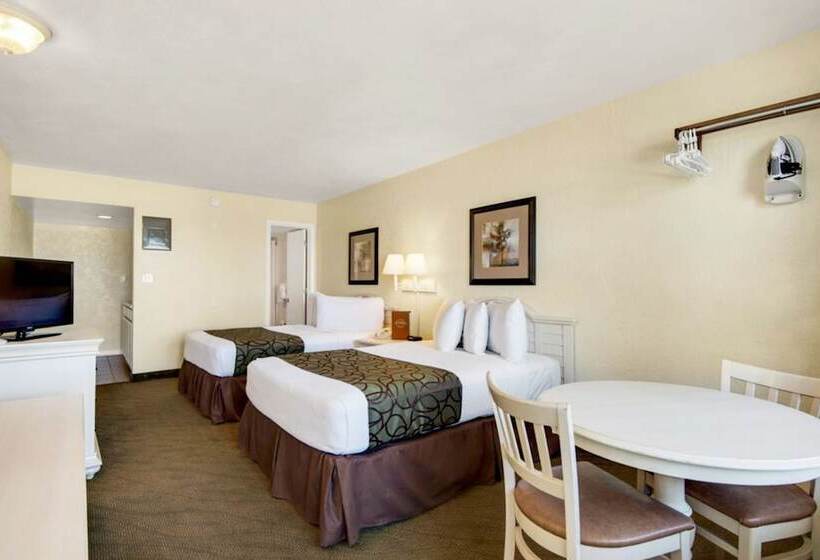 ２ダブルベッドのスタンダードルーム, Ramada By Wyndham Panama City Beach / Beachfront
