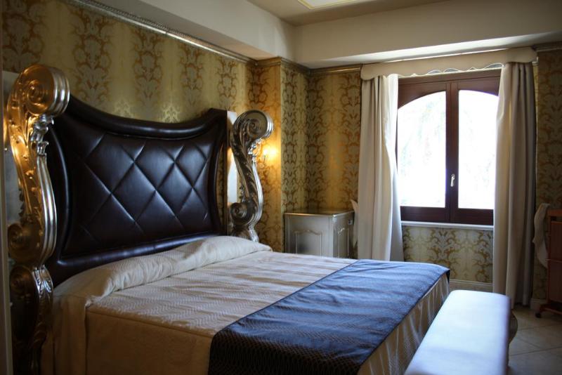 Студия Стандарт, The Historic Crags Lodge