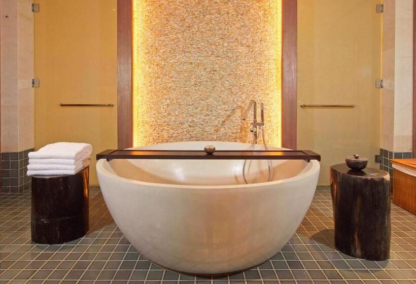 Люкс Кровать Кинг, Intercontinental Bali Sanur Resort, An Ihg