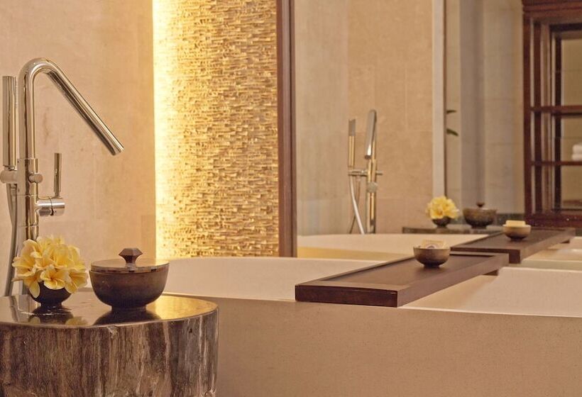 Люкс Вид на Сад, Intercontinental Bali Sanur Resort, An Ihg