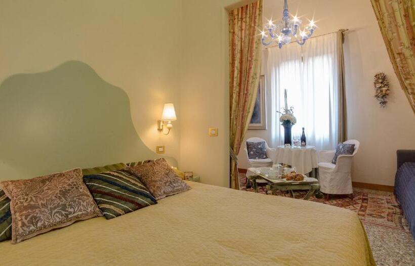 اتاق استاندارد سه نفره, Ca' Della Corte