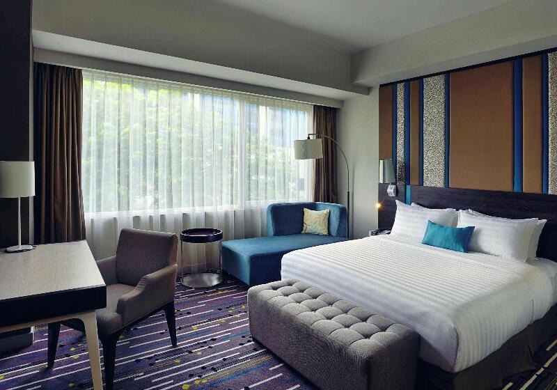 اتاق سوپریور با چشم‌انداز استخر, Mercure Serpong Alam Sutera