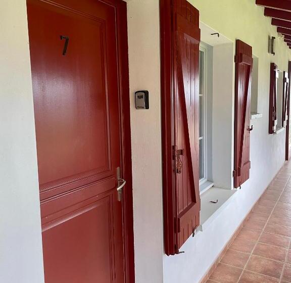 Семейный Номер, Chambres Zazpiak