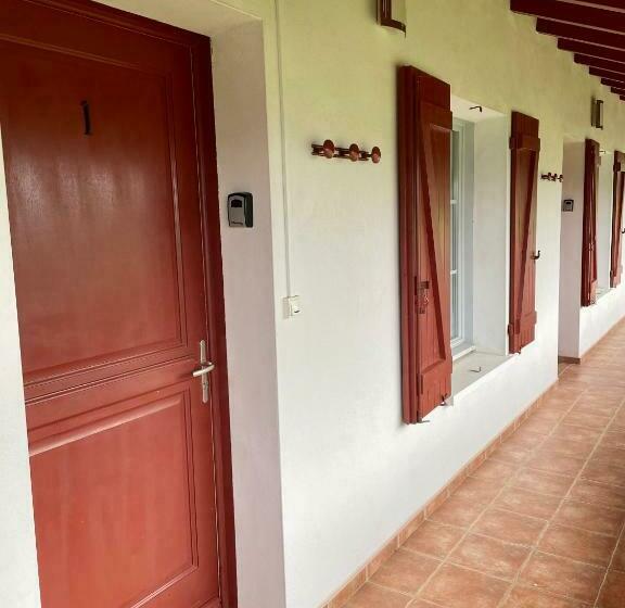 Номер Стандарт Трехместный, Chambres Zazpiak