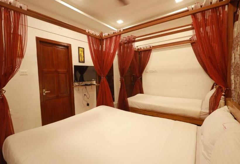 اتاق استاندارد سه نفره, Royal Stay Vintage