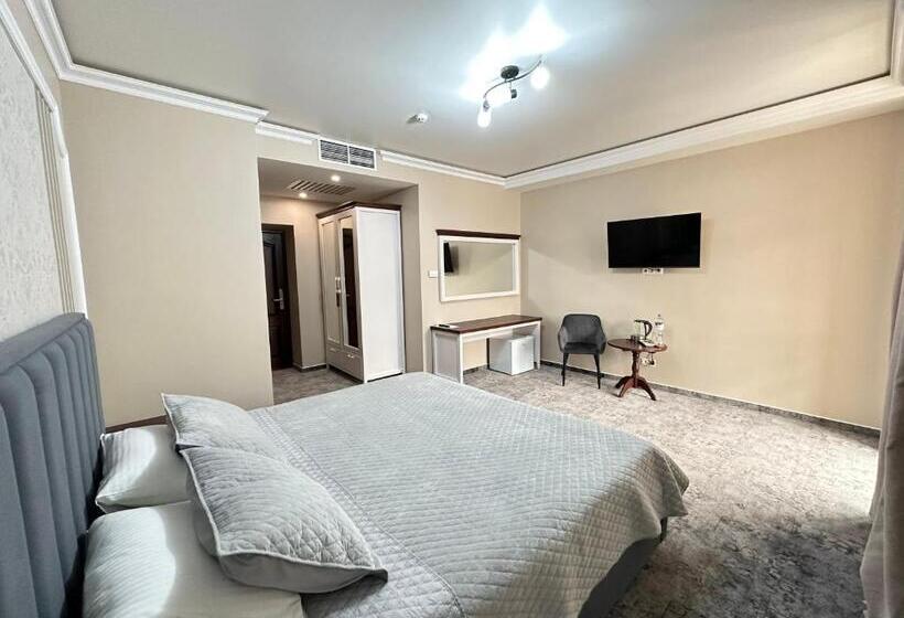 اتاق لوکس با بالکن, Villa Acaem