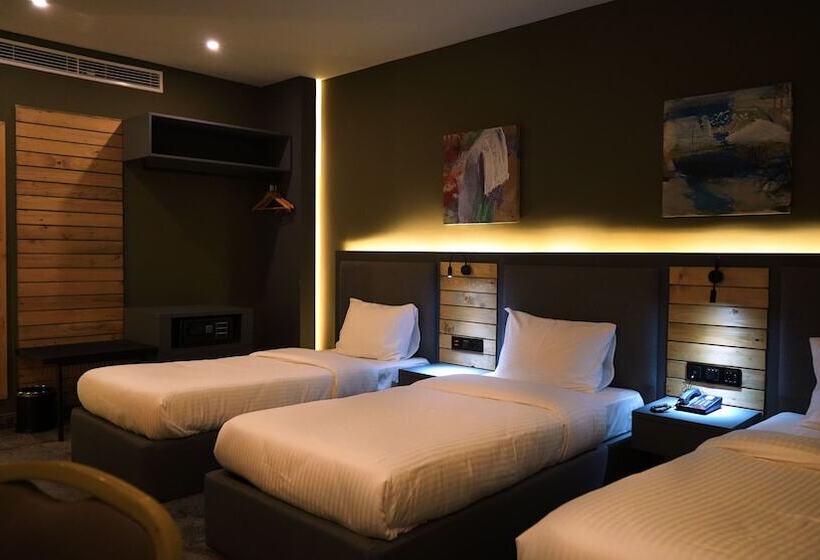 اتاق لوکس سه تخته, Aitch Boutique Hotel   An Lih
