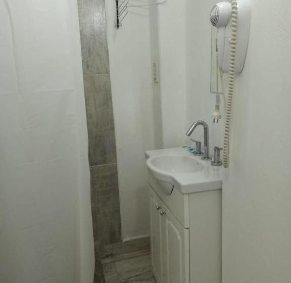 חדר סטנדרט לשלושה, El Faro Hostel
