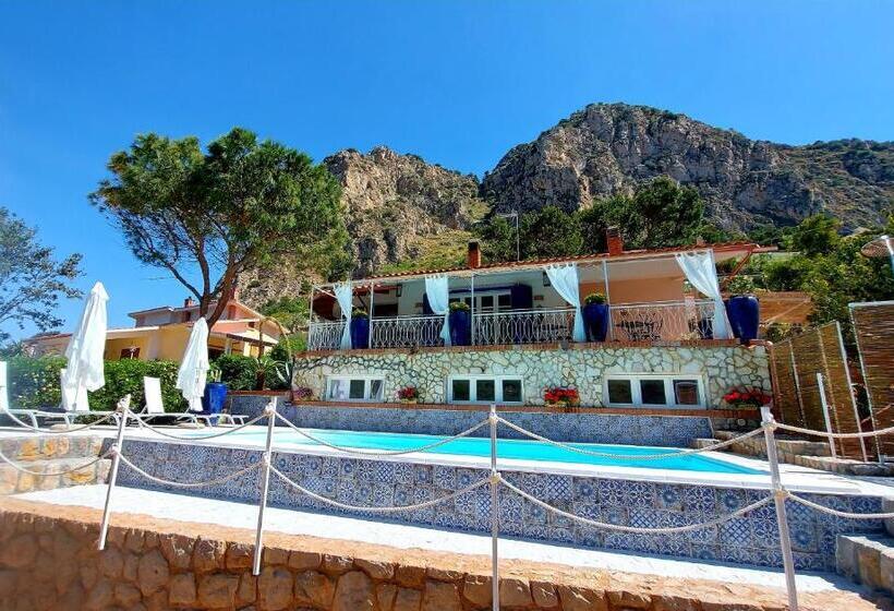 Трехместный Номер Стандарт Вид на Бассейн, Vfh Villa Flavia Eco B&b   50 Metri Dal Mare