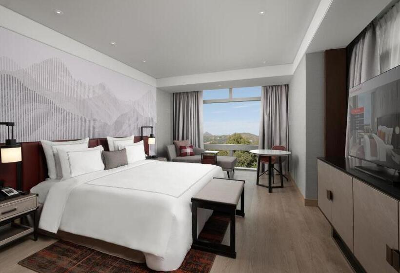 이그제큐티브 룸 킹사이즈 침대, Swissôtel Clark Philippines