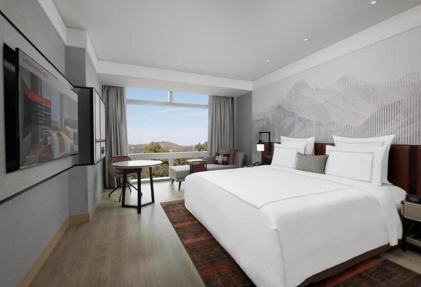 이그제큐티브 룸 킹사이즈 침대, Swissôtel Clark Philippines