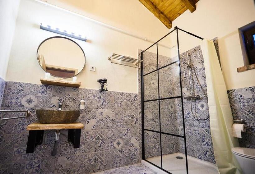 اتاق استاندارد سه نفره, Complex Butoaiele Transilvaniei   Cazare & Spa   Natura   Relaxare