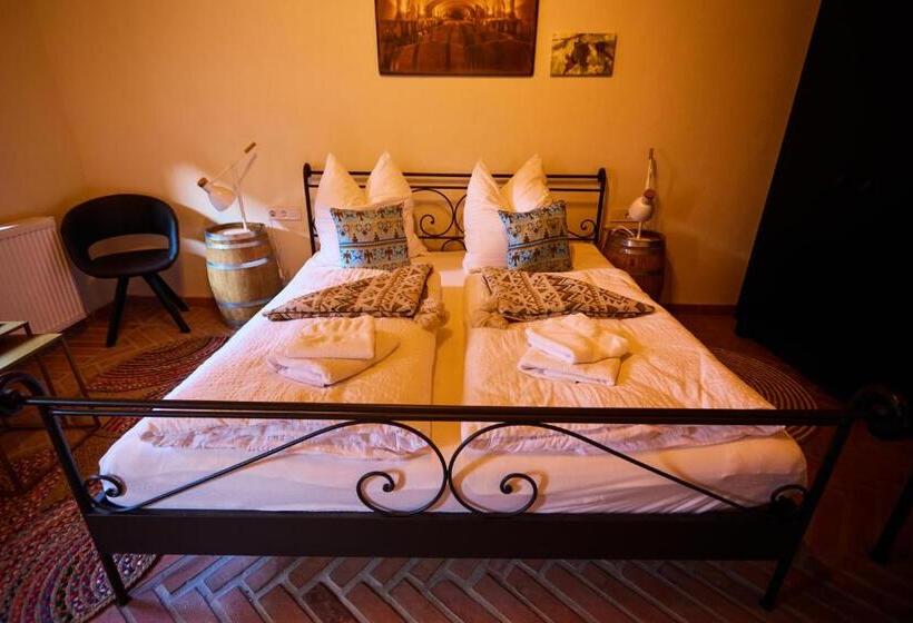 اتاق استاندارد سه نفره, Complex Butoaiele Transilvaniei   Cazare & Spa   Natura   Relaxare