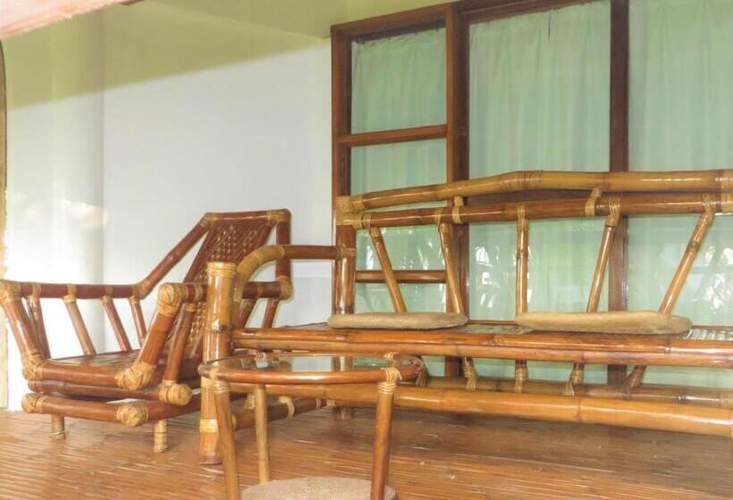 اتاق خانوادگی با چشم‌انداز جانبی دریا, Villa Marmarine Beach Resort & Restaurant