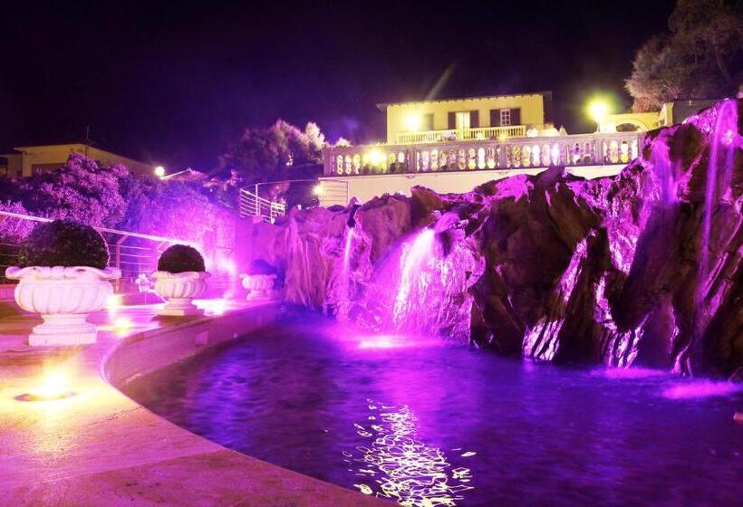 اتاق استاندارد سه نفره با چشم‌انداز کنار دریا, Villa Margherita