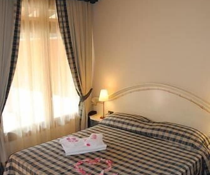 标准间, Motel 7 Laghi