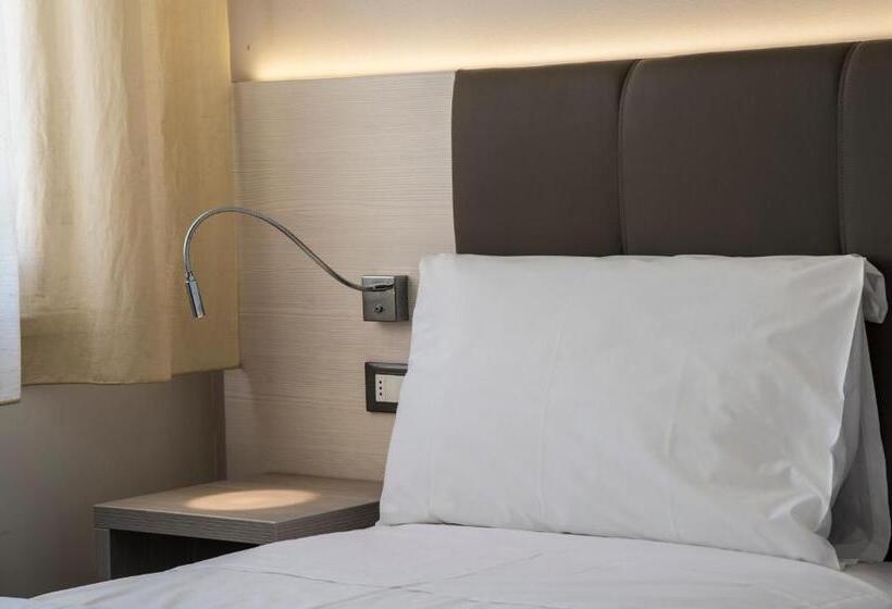 اتاق استاندارد یک نفره, Ariston
