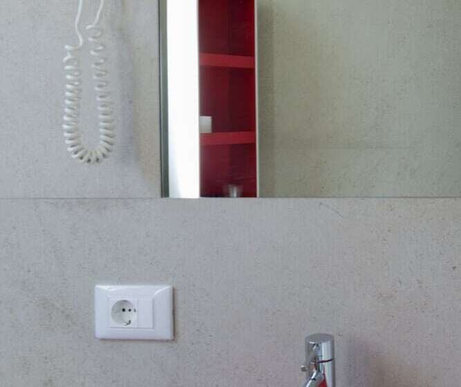 اتاق استاندارد چهار تخته, Ariston