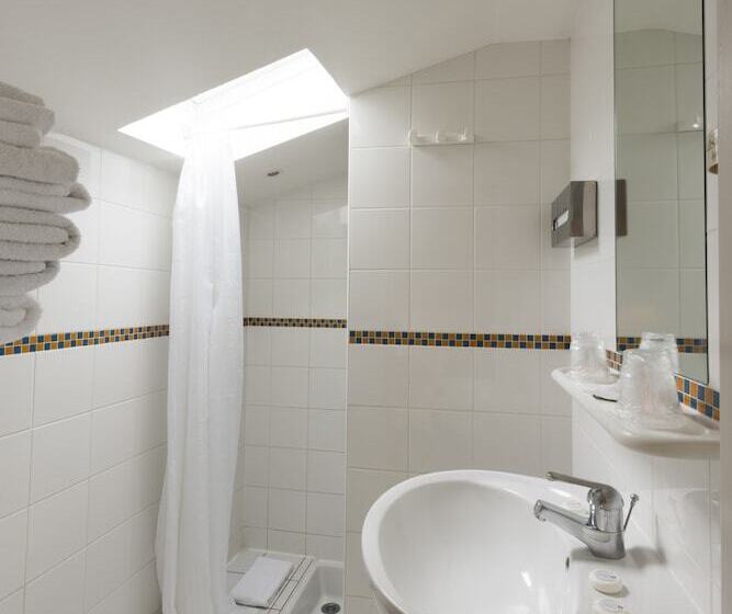 Четырехместный Номер Стандарт, Auberge De La Commanderie