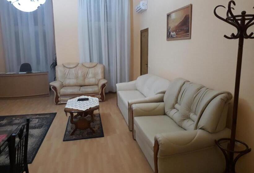 Апартаменты 4 Спальни, Piac Utcai Apartman