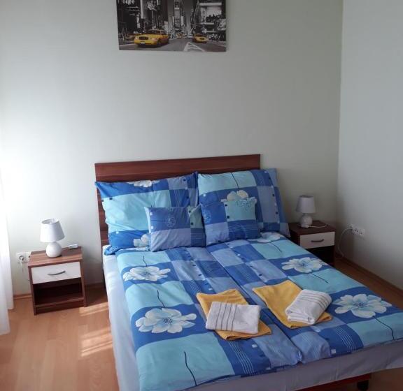 Апартаменты 4 Спальни, Piac Utcai Apartman