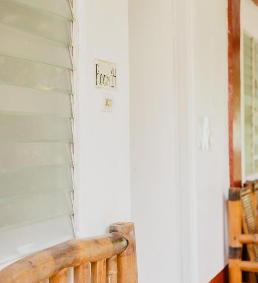 스탠다드 트리플 룸 가든 전망, Puerto Galera Hostel