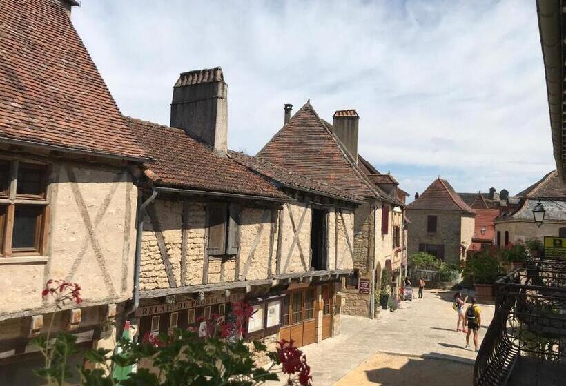 Трехместный Номер Стандарт с Балконом, Logis Auberge De La Fontaine