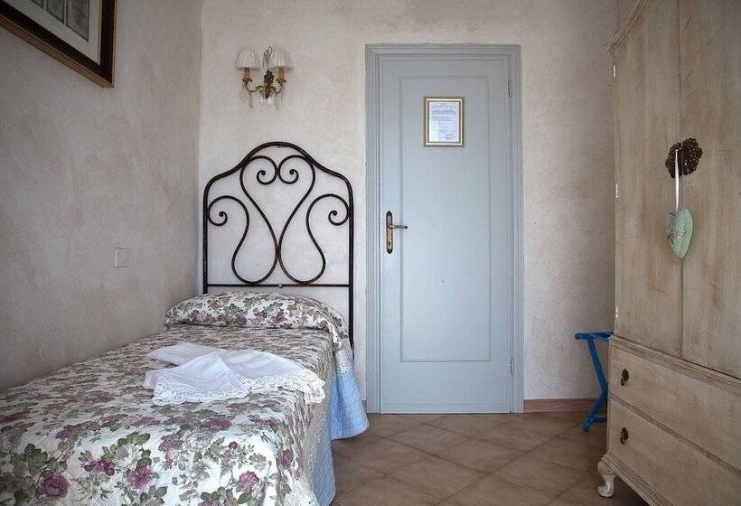 اتاق استاندارد یک نفره, La Petite Maison