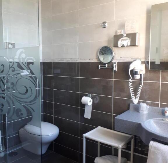 Номер Стандарт Трехместный, La Bonbonniere   Sure Hotel Collection By Best Western