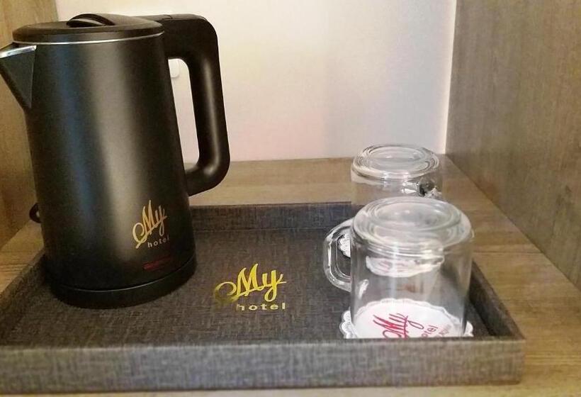 اتاق لوکس با چشم‌انداز شهر, My Luxury