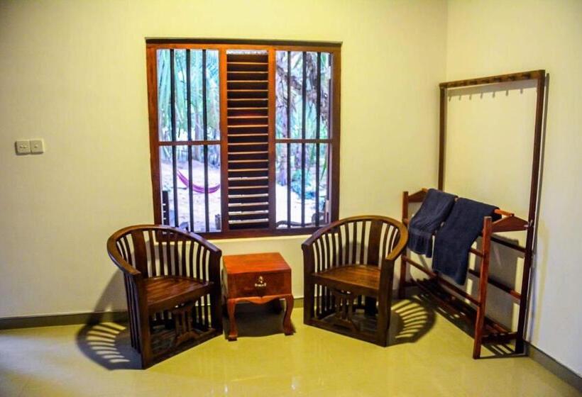 Номер Стандарт Вид на Море с Балконом, Shehani Beach Bungalow