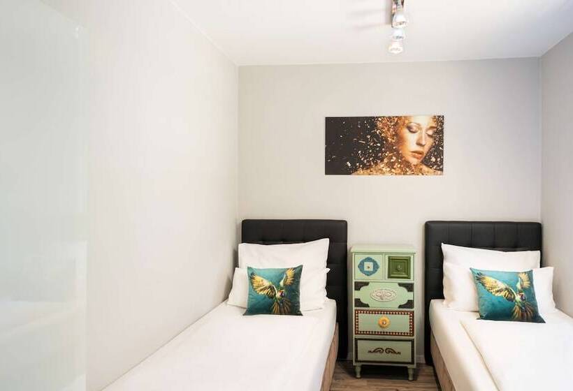 اتاق استاندارد چهار تخته, Arthotel Ana Gold