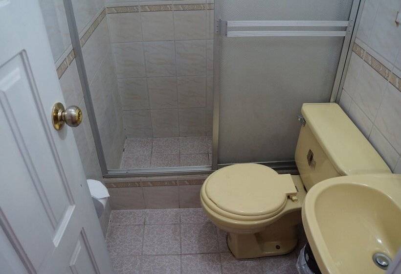חדר סטנדרט לארבעה, Hostal Quito Cultural