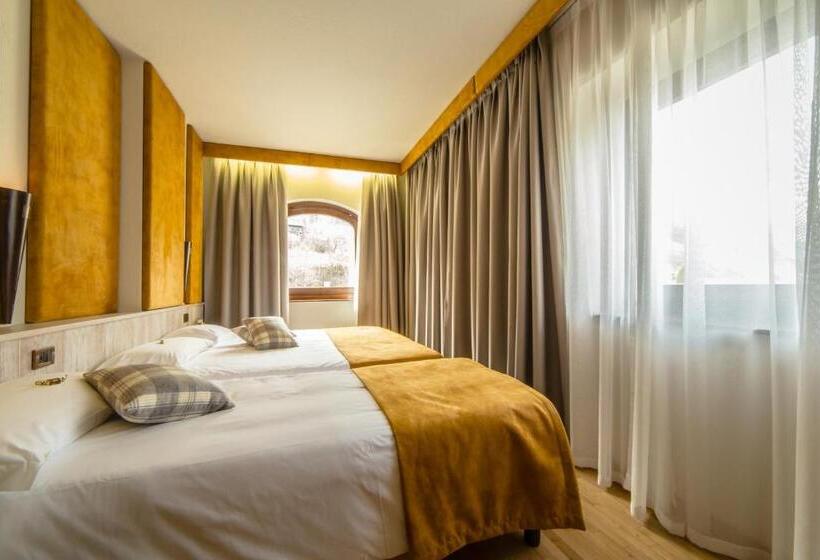 اتاق استاندارد سه نفره, Comtes De Challant Albergo Etico Valle D Aosta