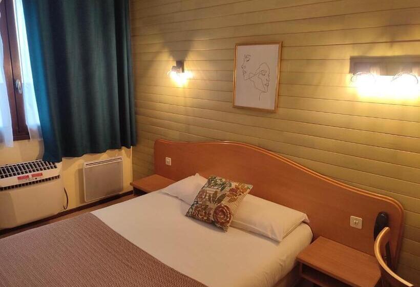 Номер Basic, Grand Hotel De La Poste   Lyon Sud   Vienne