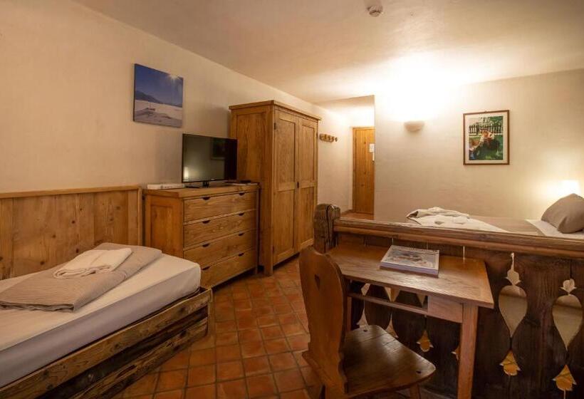 Номер Стандарт Трехместный, Chalet Hotel Svizzero